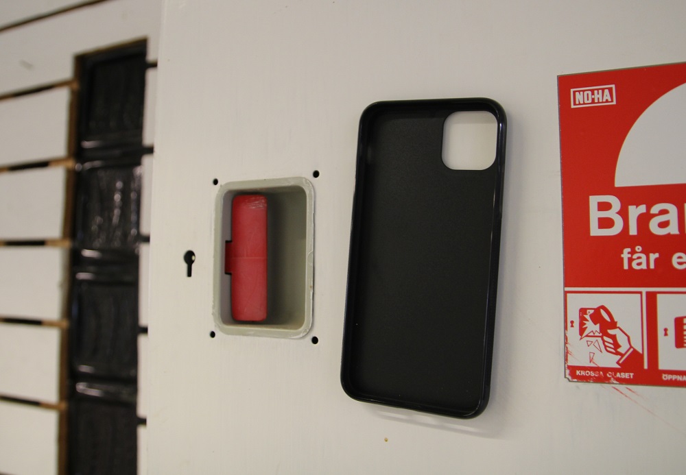 Skimblocker XL Magnet Wallet iPhone 11 Pro Max (6.5)